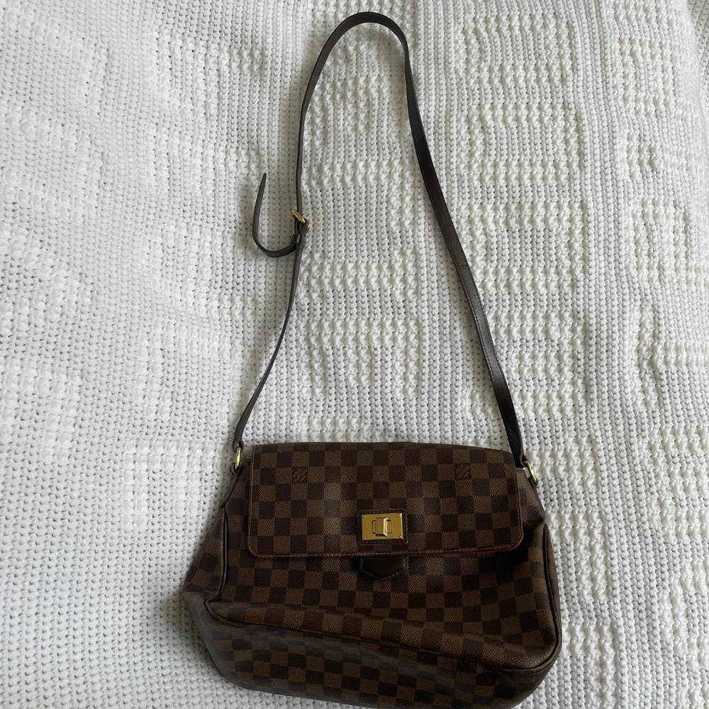 Authentic Louis Vuitton Purse Gem